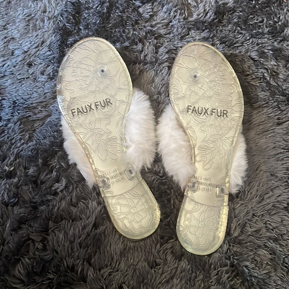 sandals - Picture 2 of 7